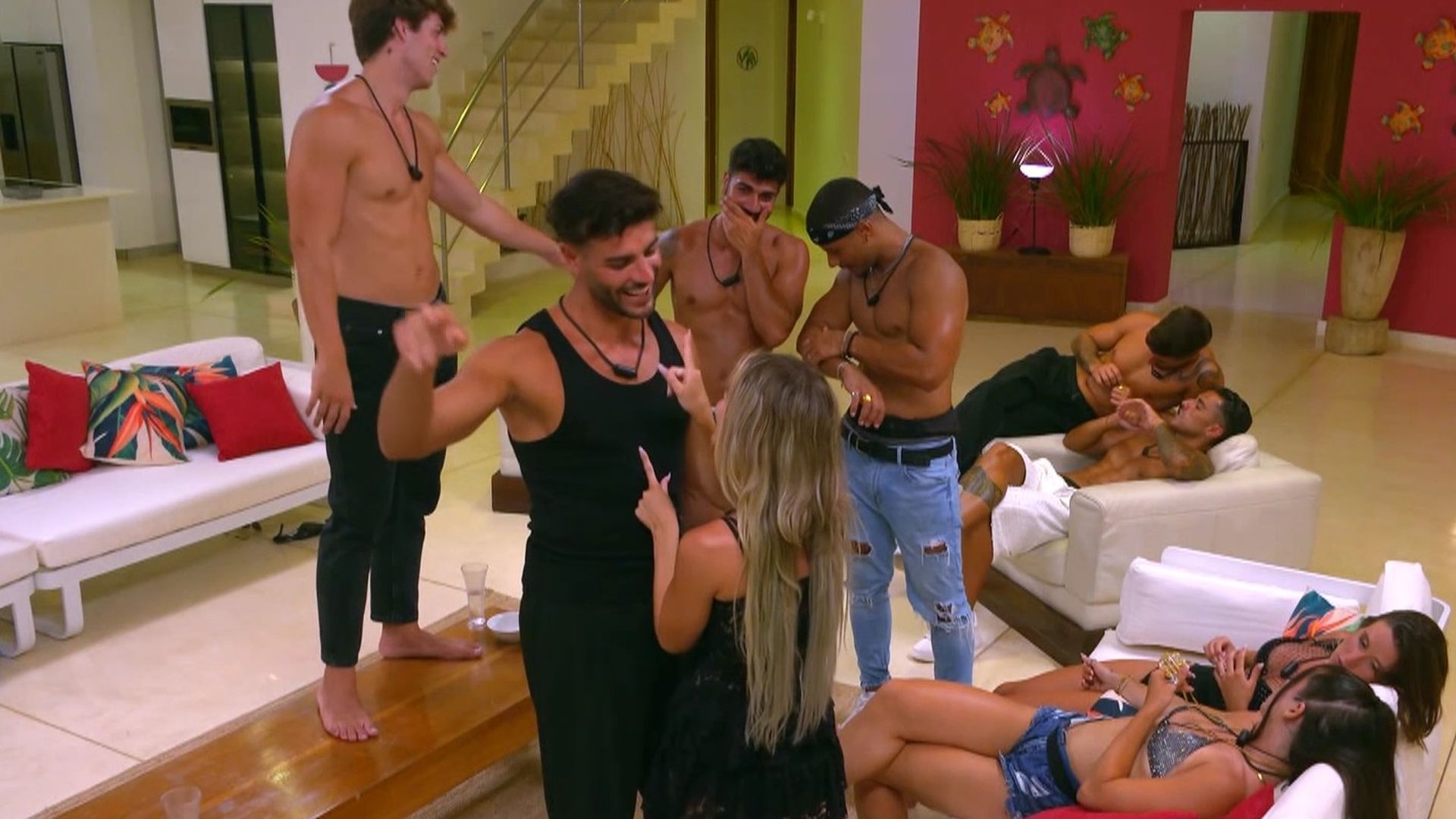 ¡El momento más tenso entre Claudia y Gerard durante la fiesta por Andrea!: “Vete con tu tercer novio en diez días”