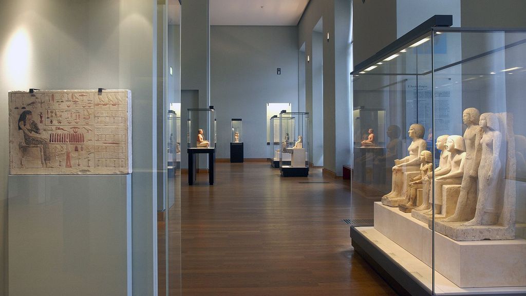 Nuevo revés para el Louvre: una fuga de agua daña obras y documentos antiguos del museo