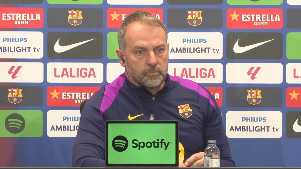 Hansi Flick explica la ausencia de Ronald Araújo