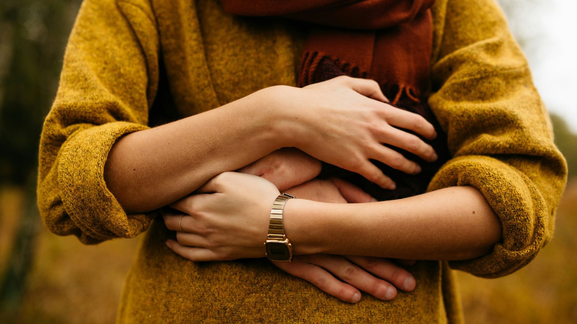 abrazo sinceridad unsplash