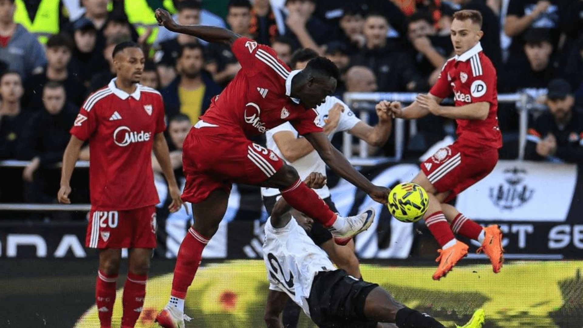 akor_adams_durante_el_valencia___sevilla_foto_laliga_001.png akor_adams_durante_el_valencia___sevilla_foto_laliga_001.png