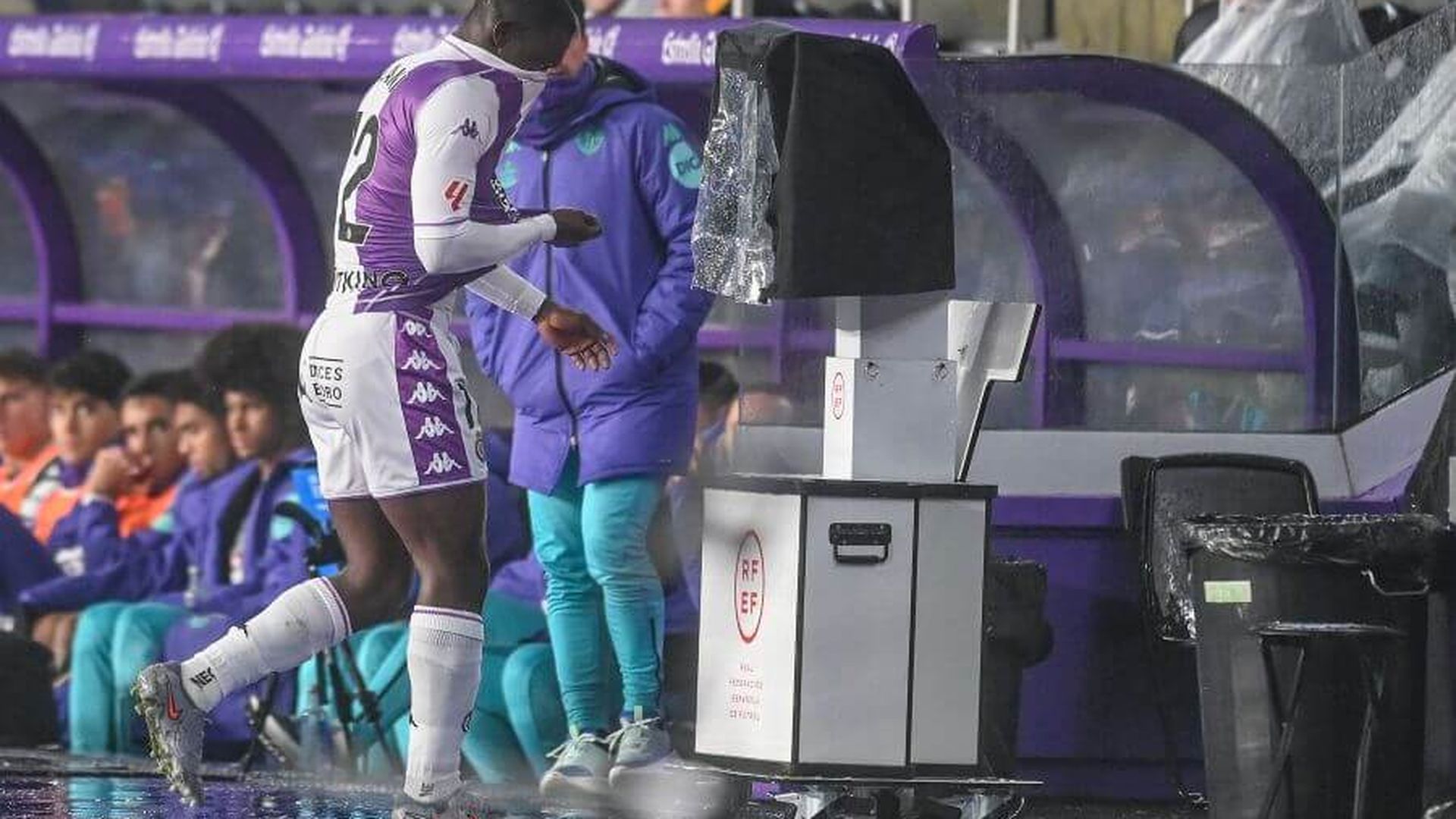 alani_se_marcha_expulsado_ante_el_malaga_002.jpeg alani_se_marcha_expulsado_ante_el_malaga_002.jpeg