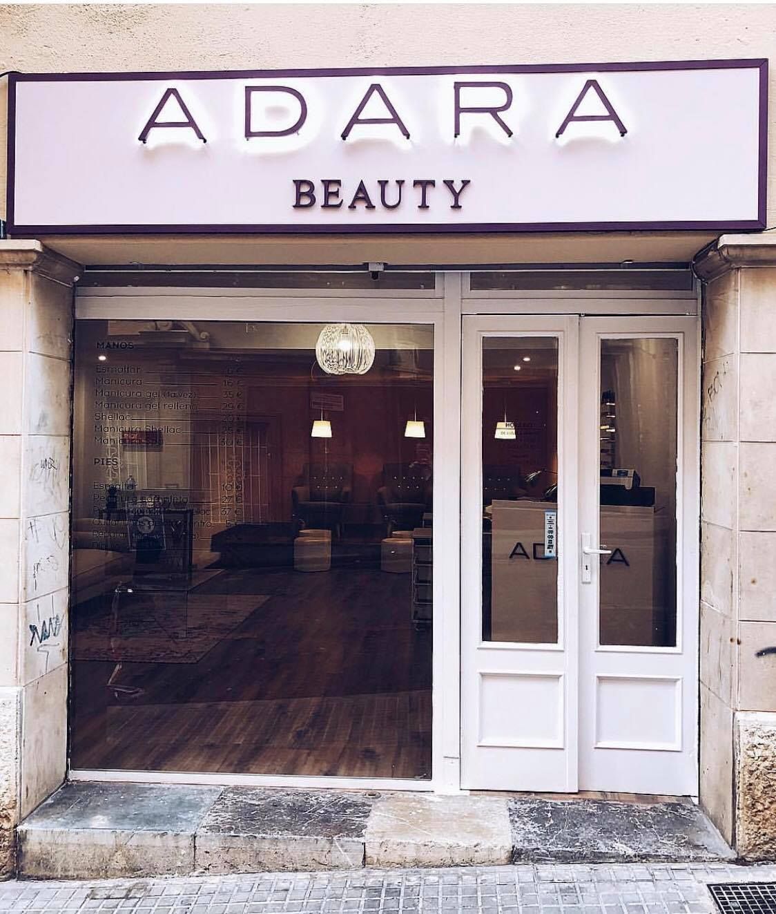 Así lucía la fachada del salón de uñas de Adara Molinero en Palma de Mallorca