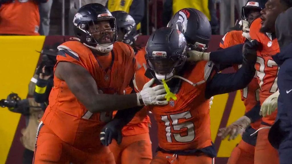 Nik Bonitto impide a Marcus Mariota el pase del triunfo de los Commanders sobre los Broncos