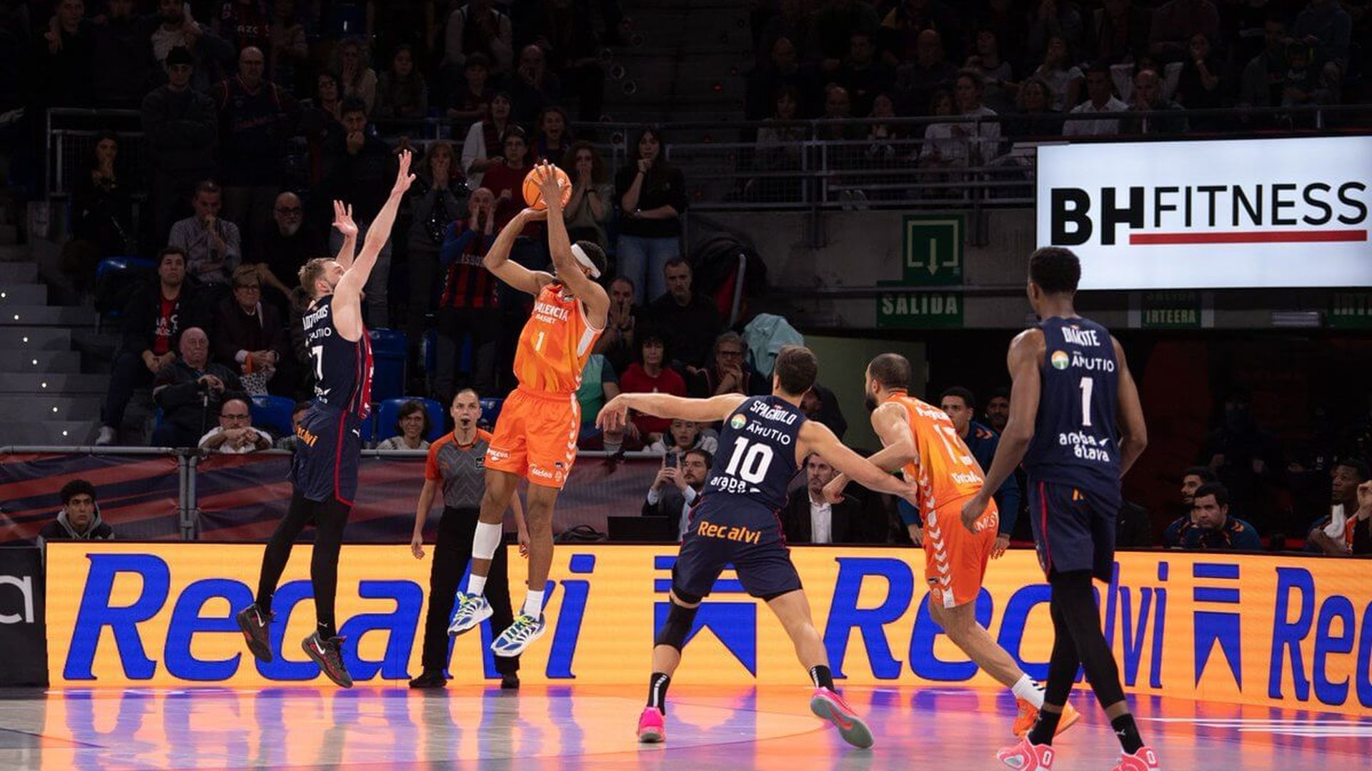 canasta_de_kam_taylor_para_la_victoria_del_valencia_basket_005.jpeg canasta_de_kam_taylor_para_la_victoria_del_valencia_basket_005.jpeg