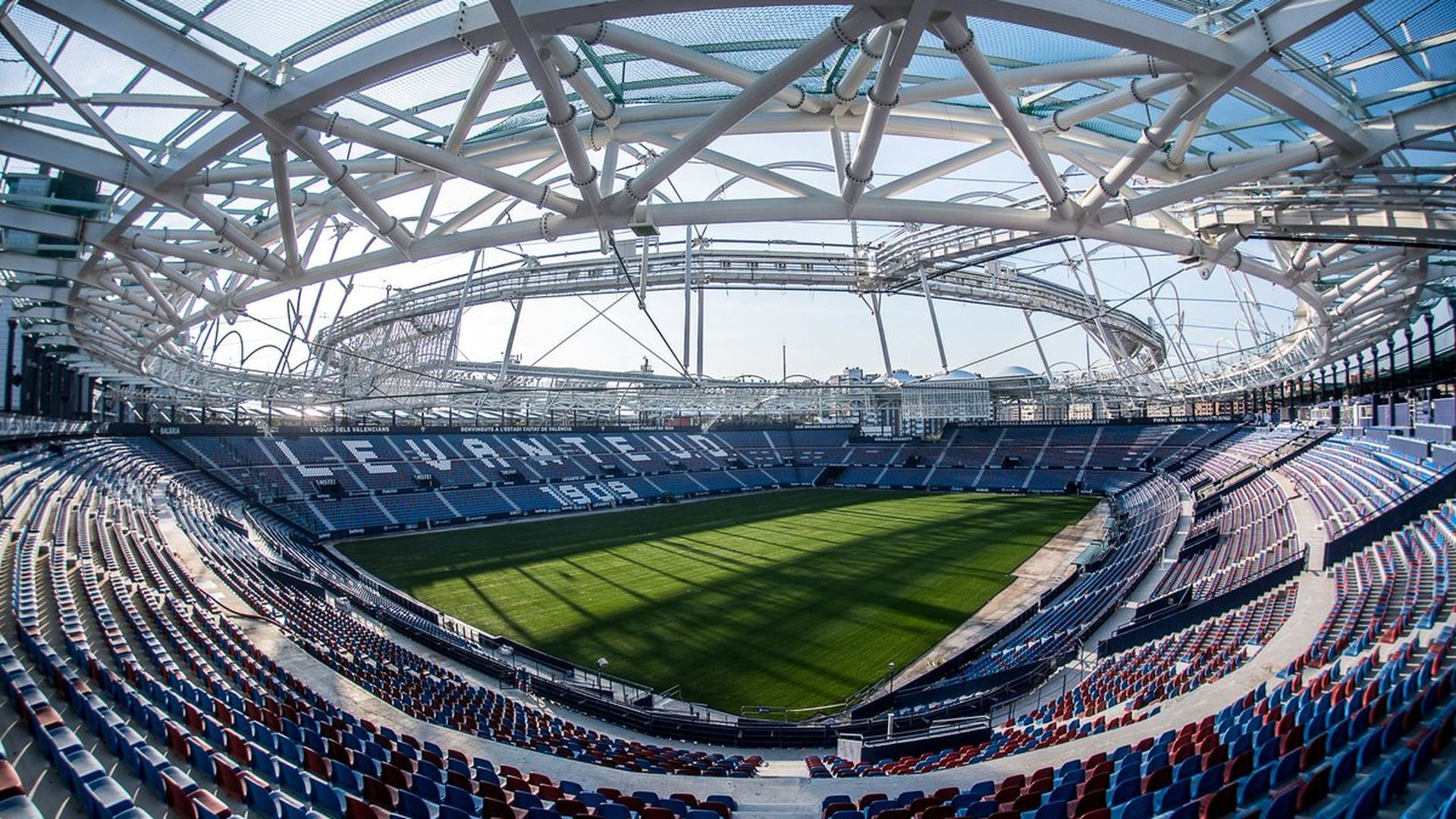 ciutat_de_valencia_ya_con_el_cesped.jpeg ciutat_de_valencia_ya_con_el_cesped.jpeg