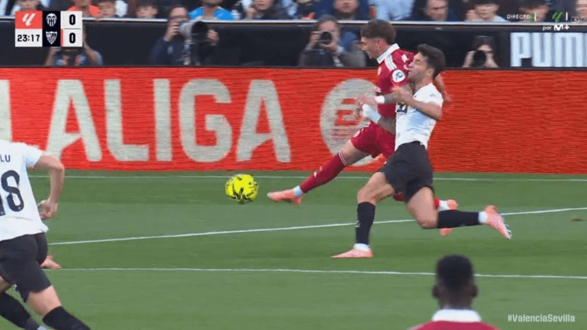 codazo_de_carmona_sobre_hugo_duro_001.png codazo_de_carmona_sobre_hugo_duro_001.png