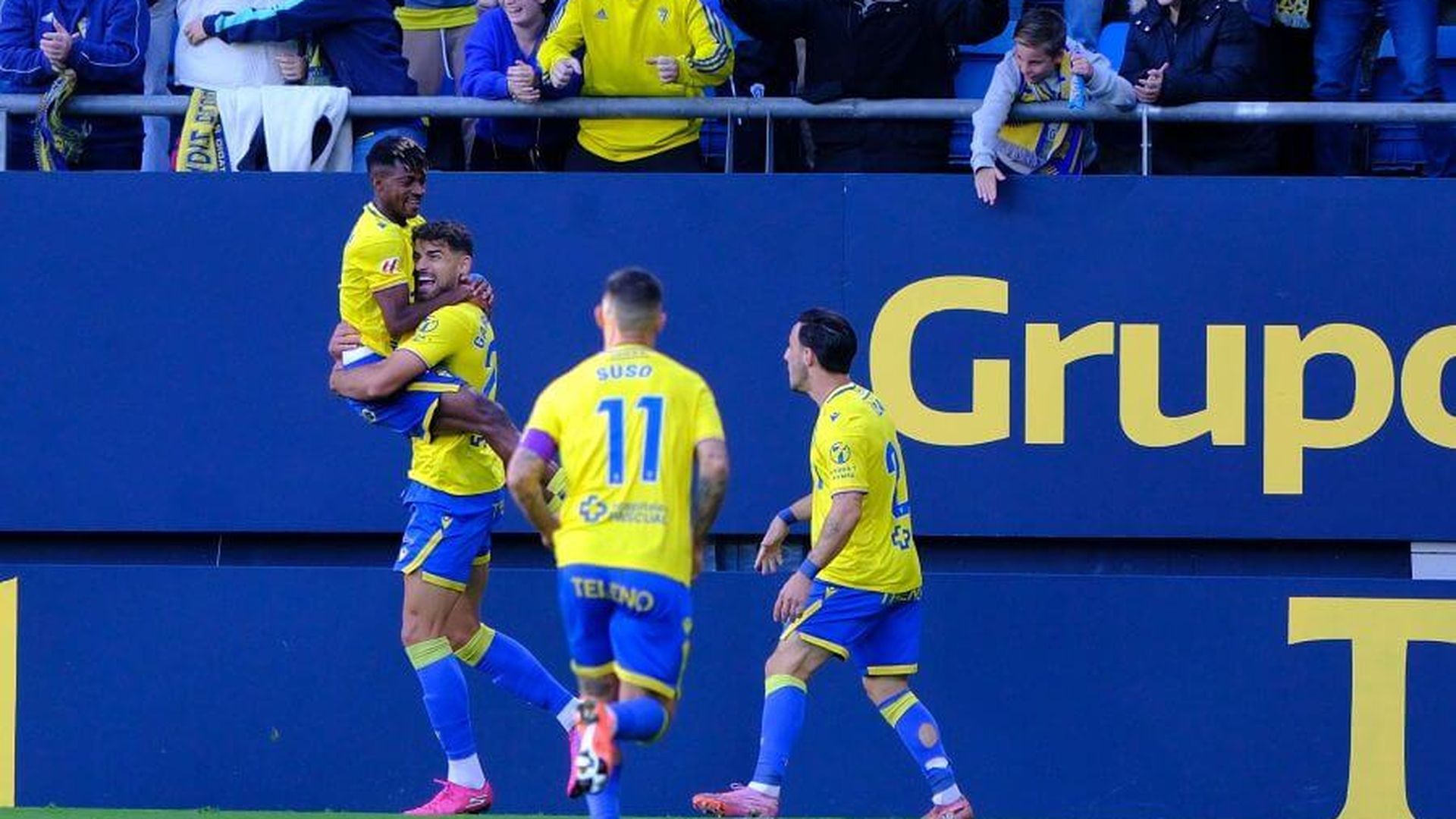 efe_celebra_su_gol_con_el_cadiz_ante_la_cultural_leonesa_foto_laliga_001.jpeg efe_celebra_su_gol_con_el_cadiz_ante_la_cultural_leonesa_foto_laliga_001.jpeg