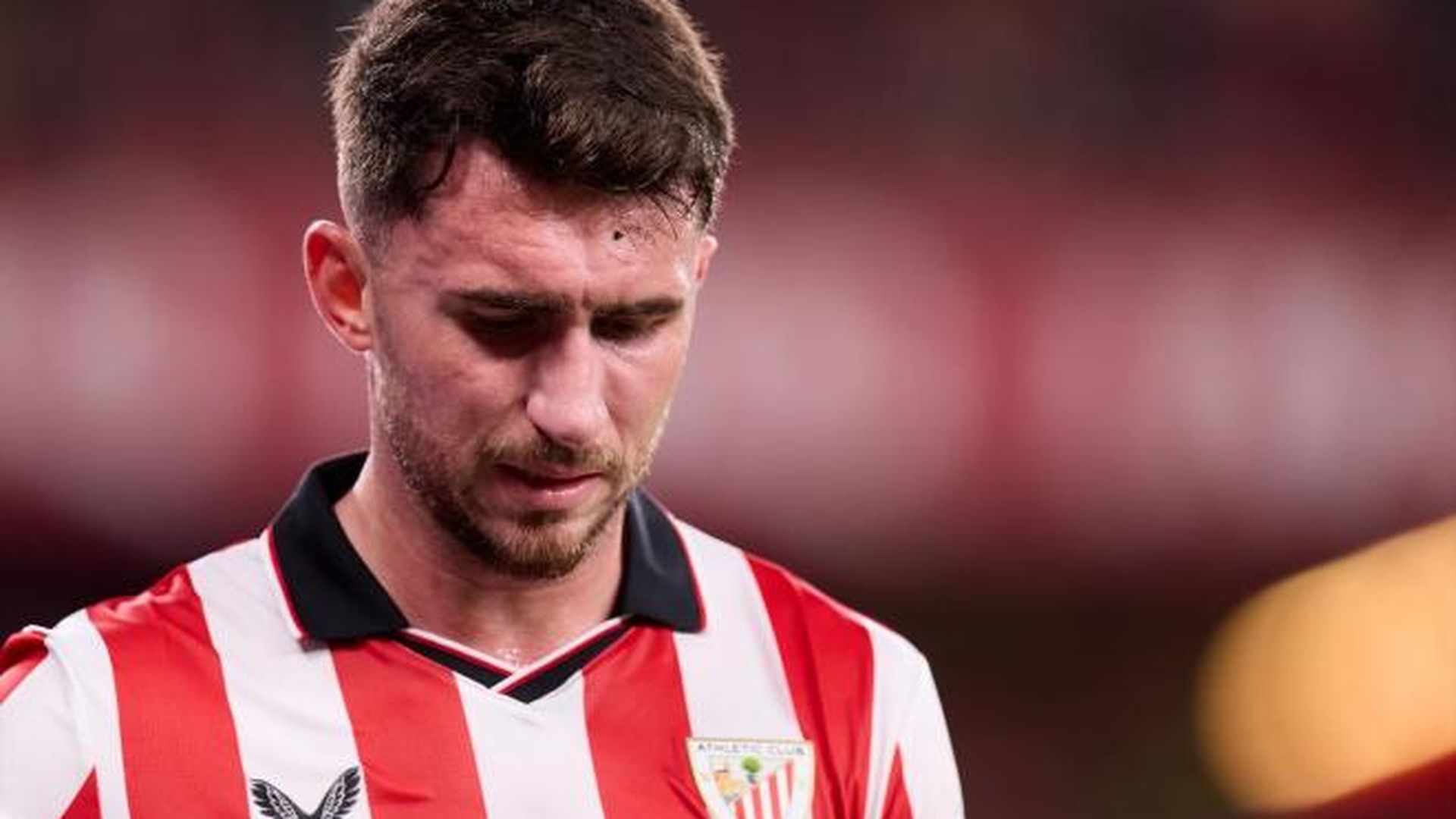 El central Aymeric Laporte se marcha lesionado del Athletic Club - Atlético y es baja en Champions League ante el PSG de Luis Enrique