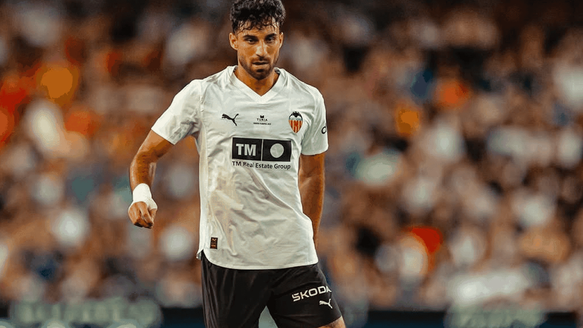 Eray Cömert jugando un partido