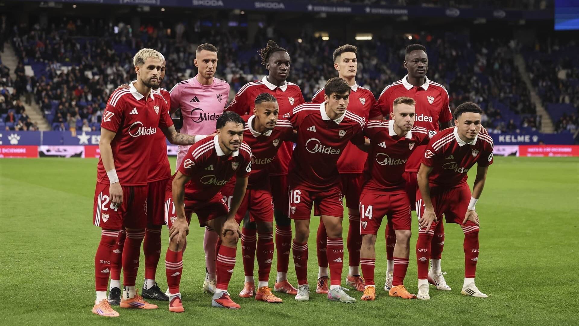 europapress_7123642_players_of_sevilla_fc_pose_for_photo_during_the_spanish_league_lig.jpg europapress_7123642_players_of_sevilla_fc_pose_for_photo_during_the_spanish_league_lig.jpg