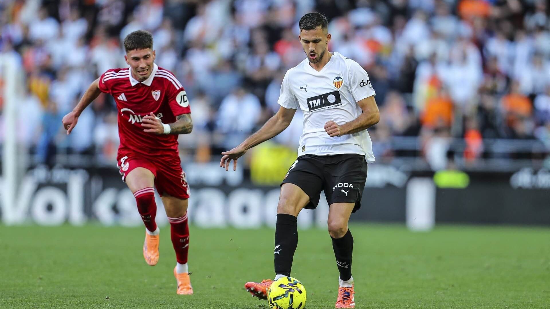 europapress_7155365_jose_copete_of_valencia_cf_in_action_during_the_spanish_league_lig_001.jpg europapress_7155365_jose_copete_of_valencia_cf_in_action_during_the_spanish_league_lig_001.jpg