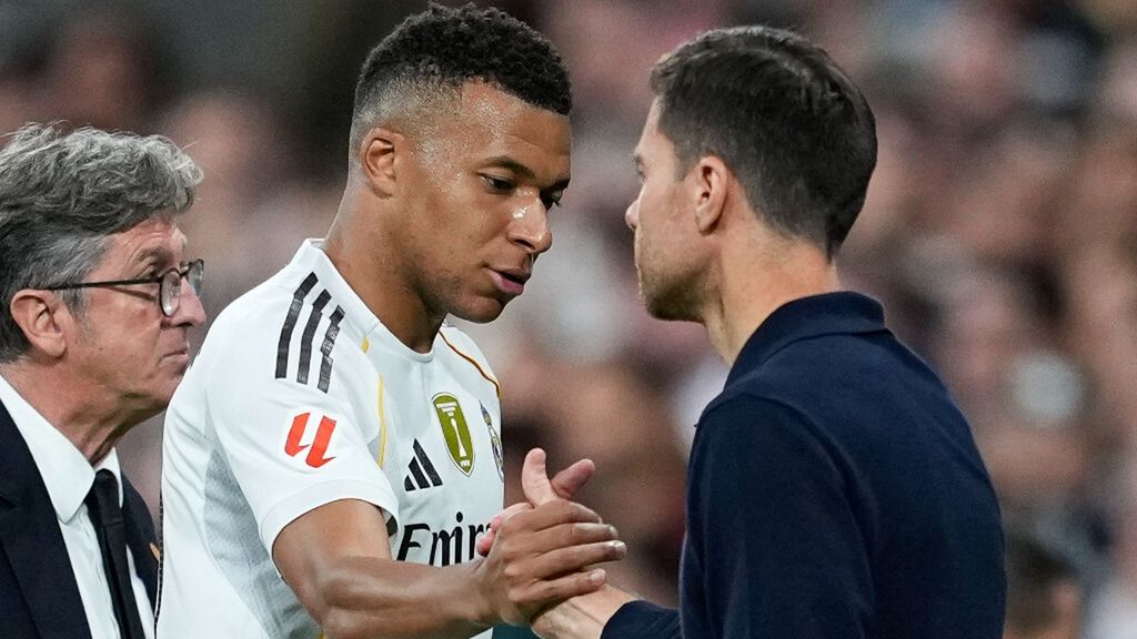 Roberto Gómez critica la gestión de Xabi Alonso y Nacho Peña le defiende: "Esa es la complicación"