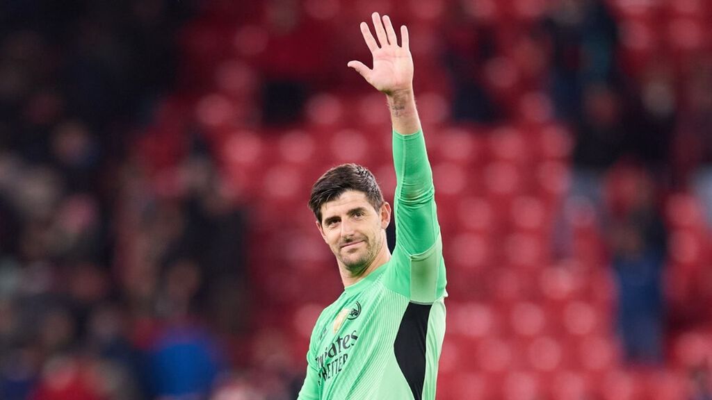 Courtois reconoce "la suerte de jugar con Kylian Mbappé" y se relame con su parada a Berenguer