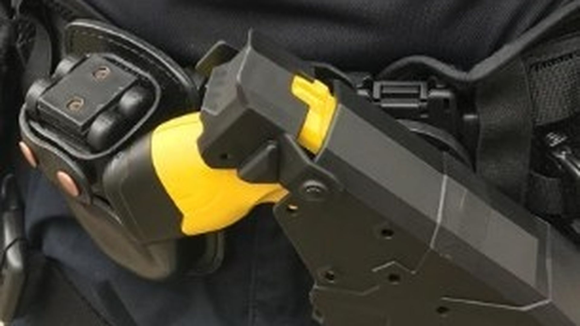 Imagen de una pistola táser de la Policía