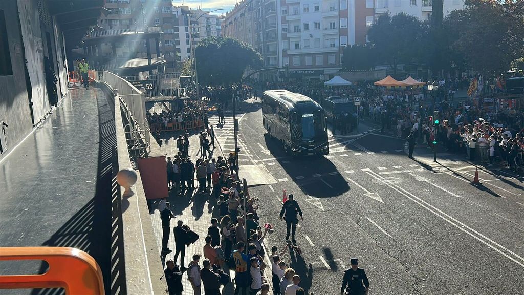 Llegada del Valencia a Mestalla (07/12)