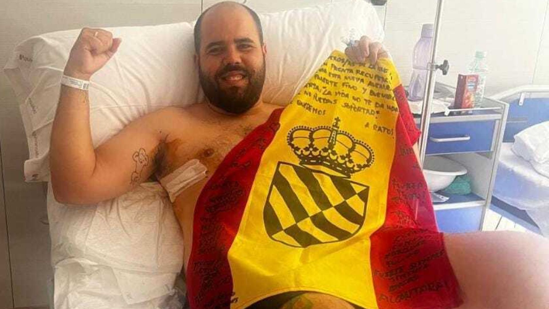 Iván tras una de las intervenciones quirúrgicas a las que se ha sometido