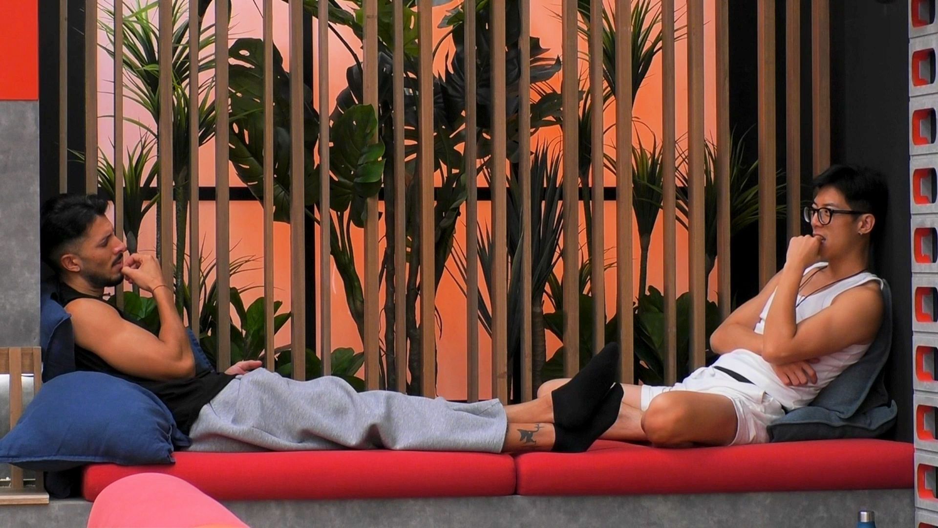 Joon y Cristian hablando esta madrugada