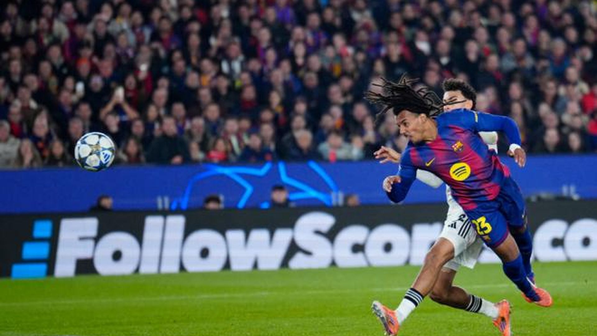 Jules Koundé marca ante el Eintracht Jules Koundé marca ante el Eintracht