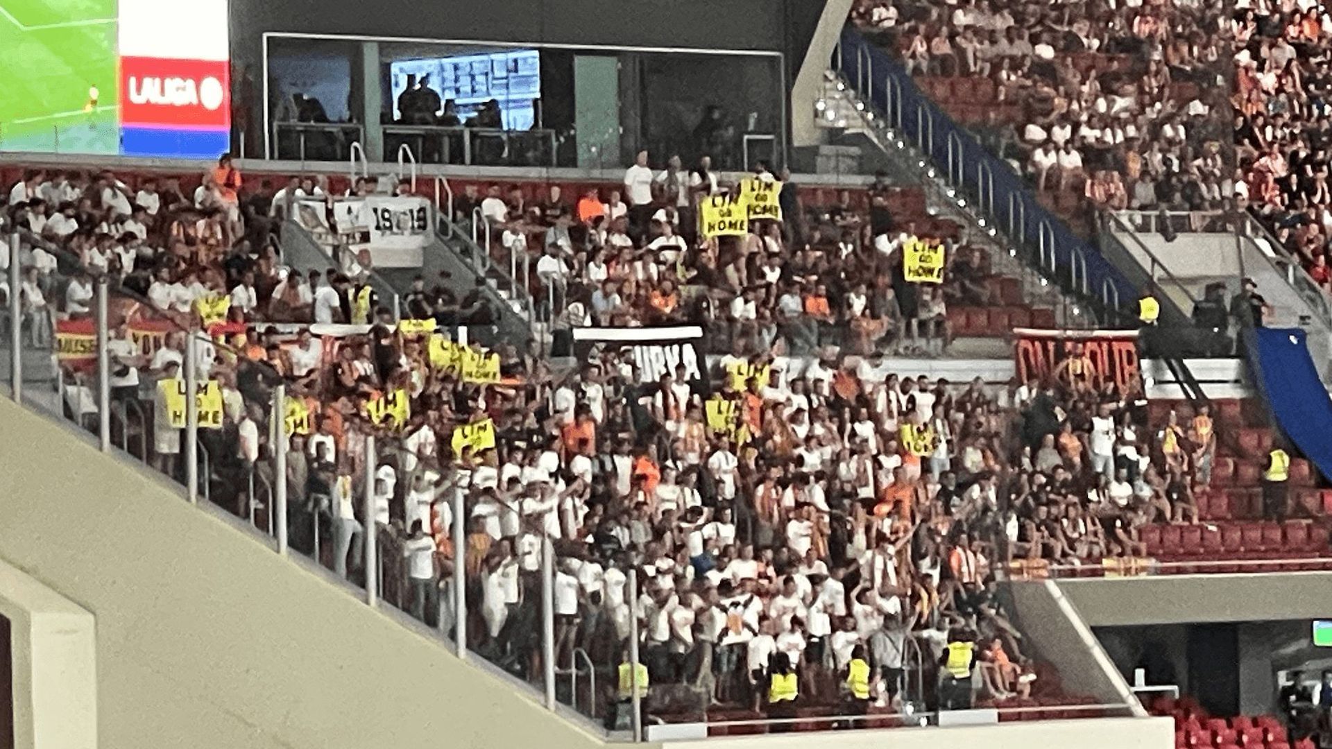 la_aficion_del_valencia_cf_en_el_civitas_metropolitano.png la_aficion_del_valencia_cf_en_el_civitas_metropolitano.png