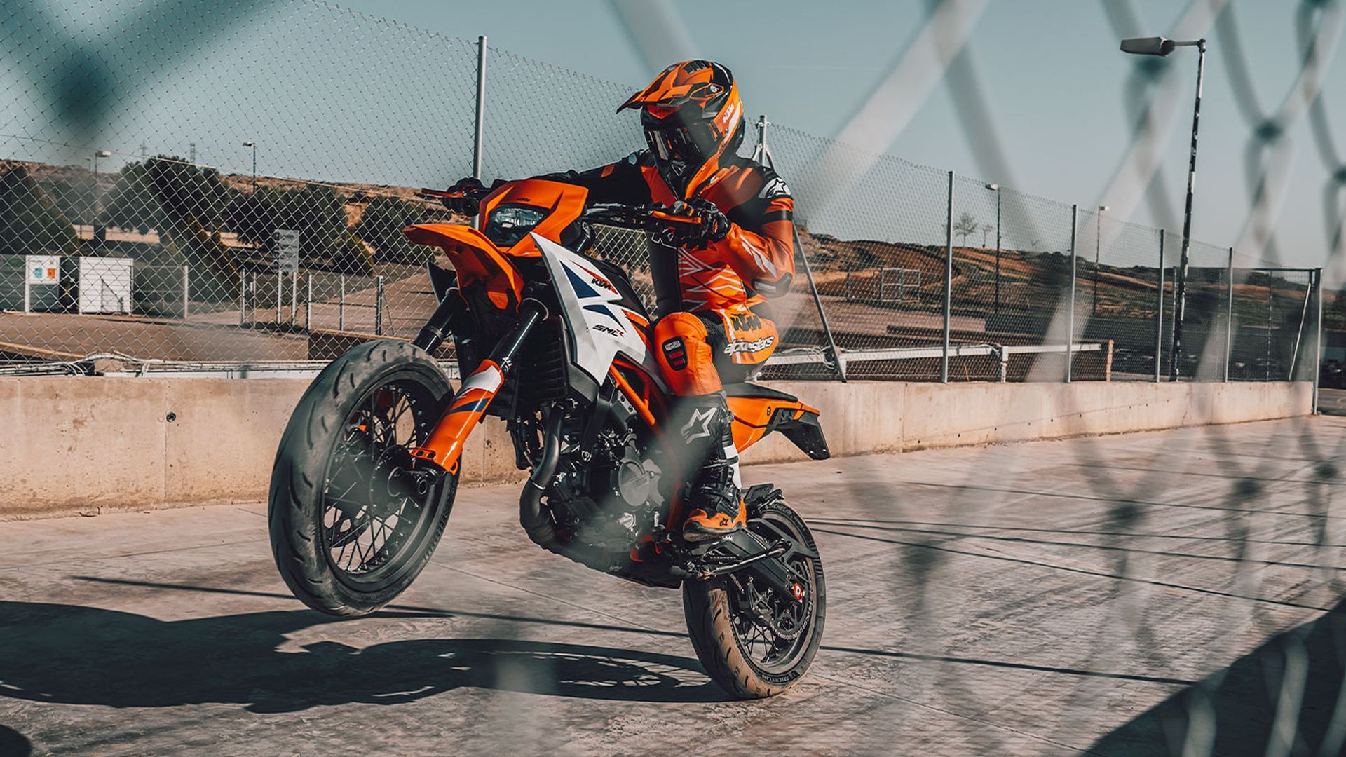 La KTM 390 SMC R