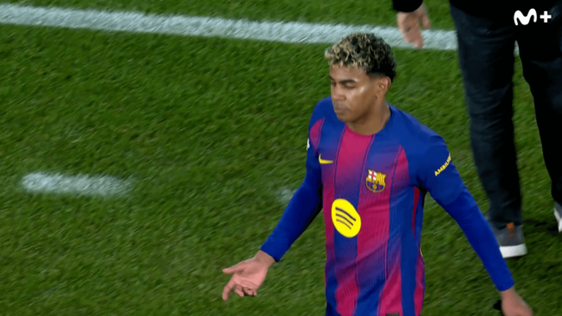 Lamine Yamal, descontento con su cambio ante el Eintracht Lamine Yamal, descontento con su cambio ante el Eintracht