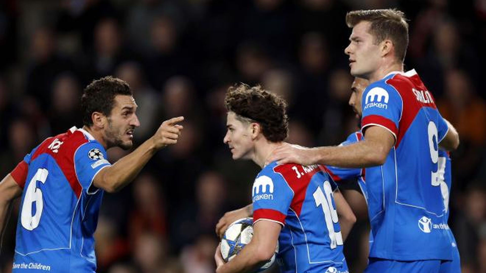 Los jugadores del Atlético celebran un gol ante el PSV Los jugadores del Atlético celebran un gol ante el PSV