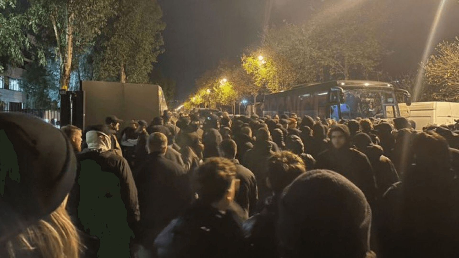 los_ultras_del_niza_en_la_ciudad_deportiva.png los_ultras_del_niza_en_la_ciudad_deportiva.png