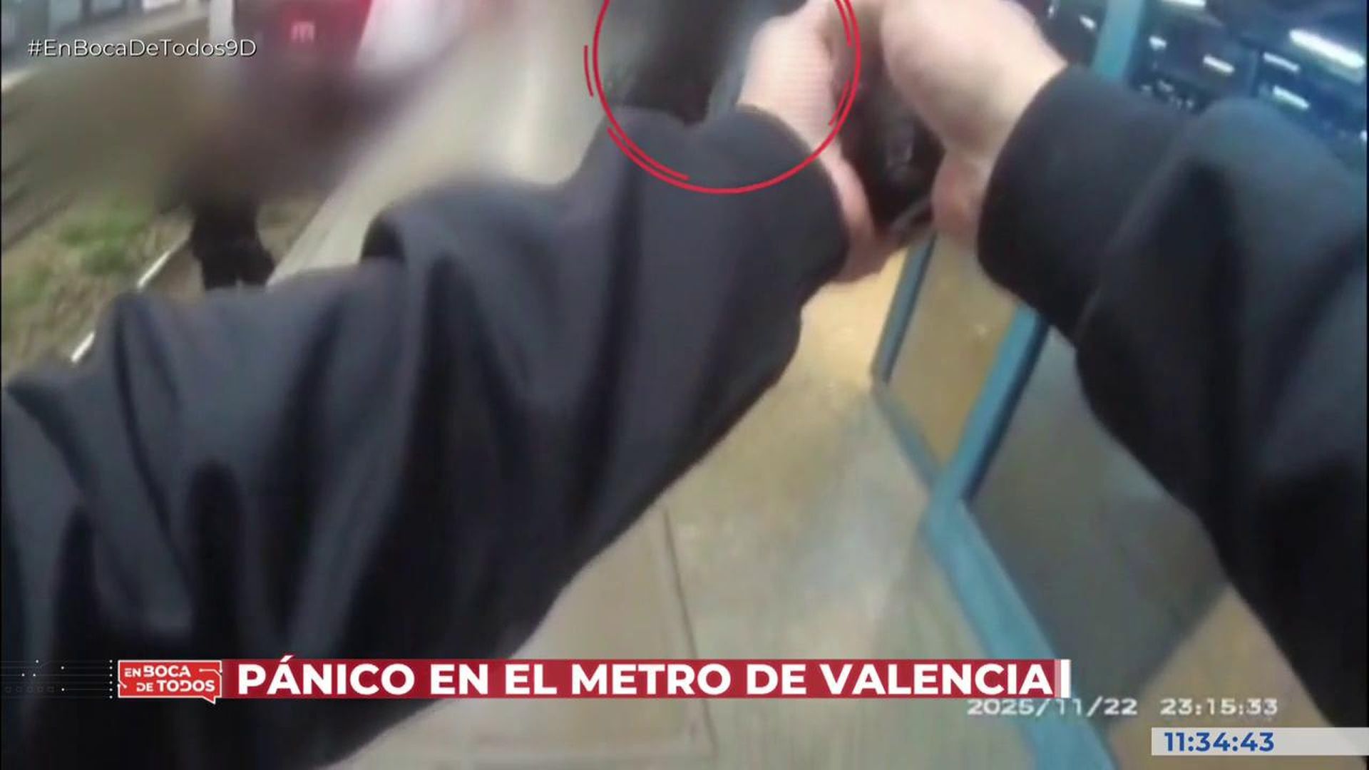 Pánico en el metro de Valencia: la policita inmoviliza a un hombre armado y en estado de embriaguez