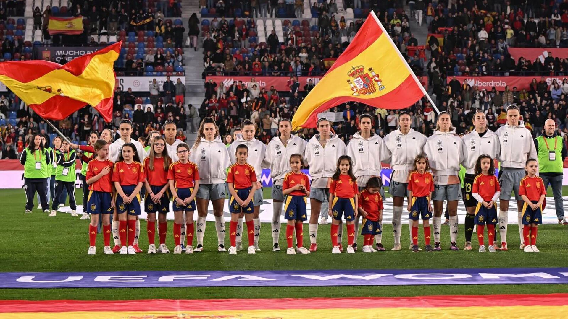partido_de_la_seleccion_espanola_femenina_en_el_ciutat_de_valencia.jpeg partido_de_la_seleccion_espanola_femenina_en_el_ciutat_de_valencia.jpeg