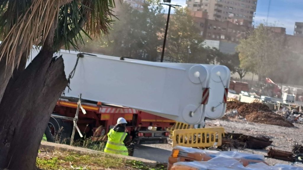 Llegan a Mestalla las vigas para el nuevo estadio