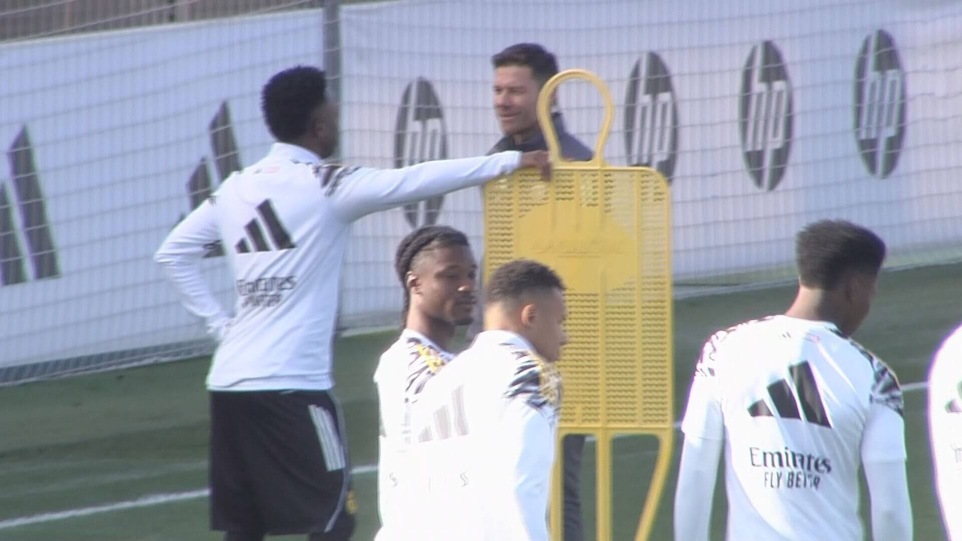 vinicius_y_xabi_alonso_001.jpeg vinicius_y_xabi_alonso_001.jpeg