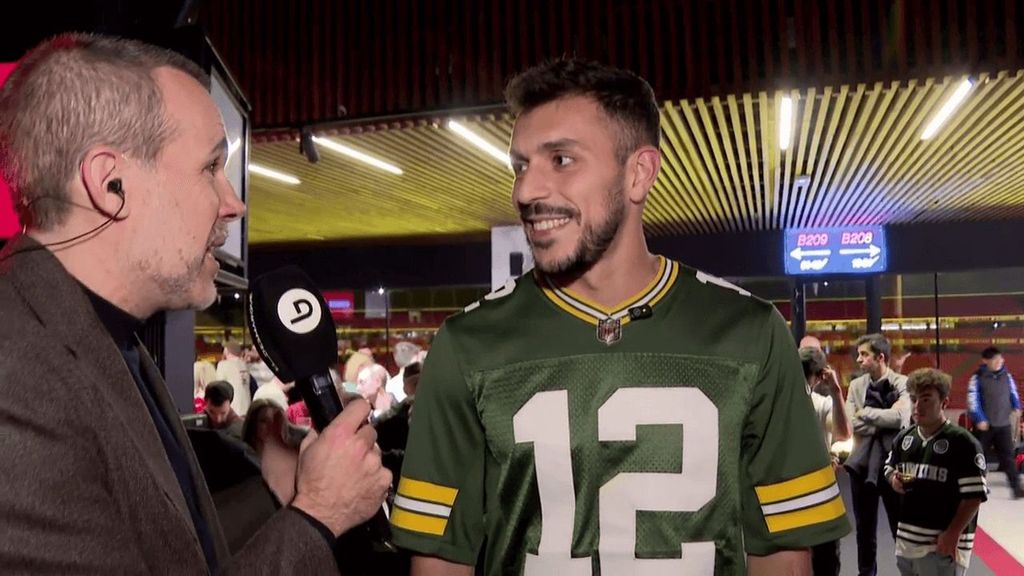 Aitor Paredes, presente en San Mamés para animar a los Green Bay Packers