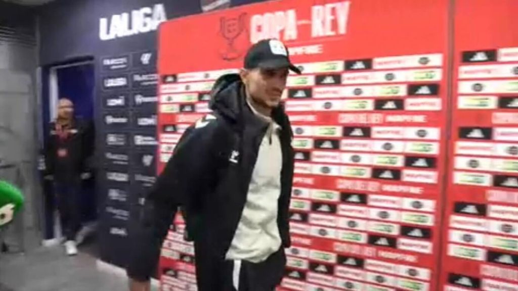 Bartra, a la salida del Ciutat de Valencia