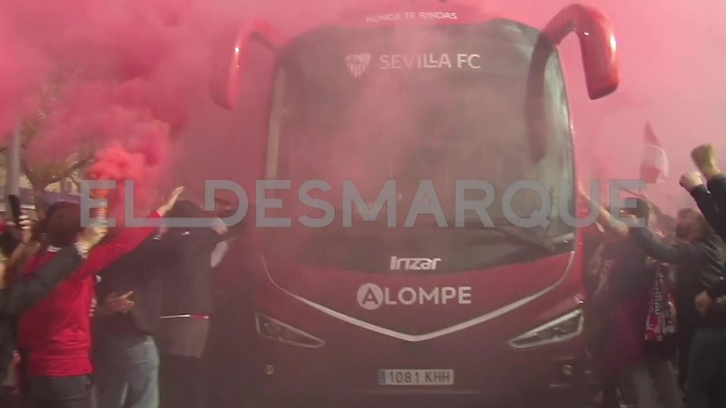 El autobús del Sevilla llega al Ramón Sánchez-Pizjuán antes del derbi