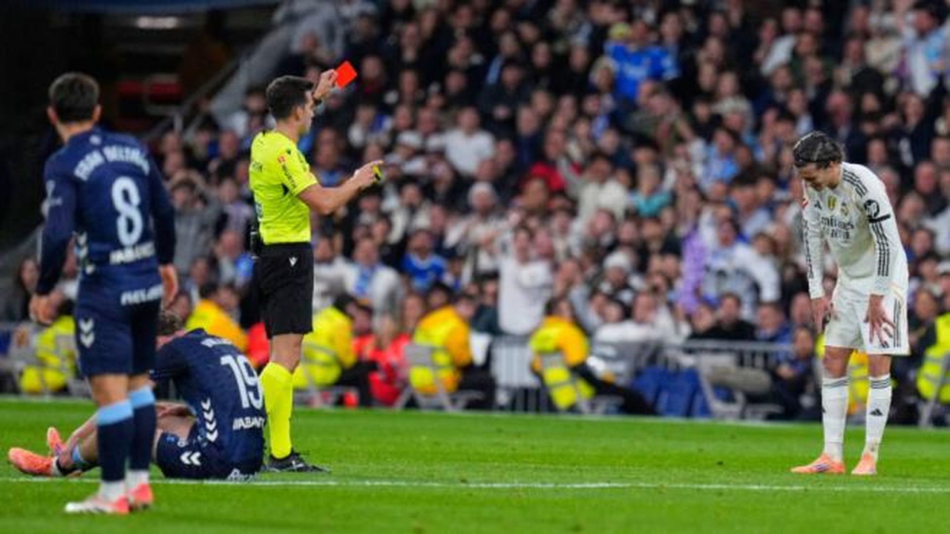 Álvaro Carreras, expulsado en el Real Madrid-Celta