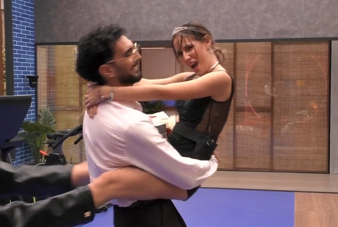 Aquilino Swayze baila con Aroa