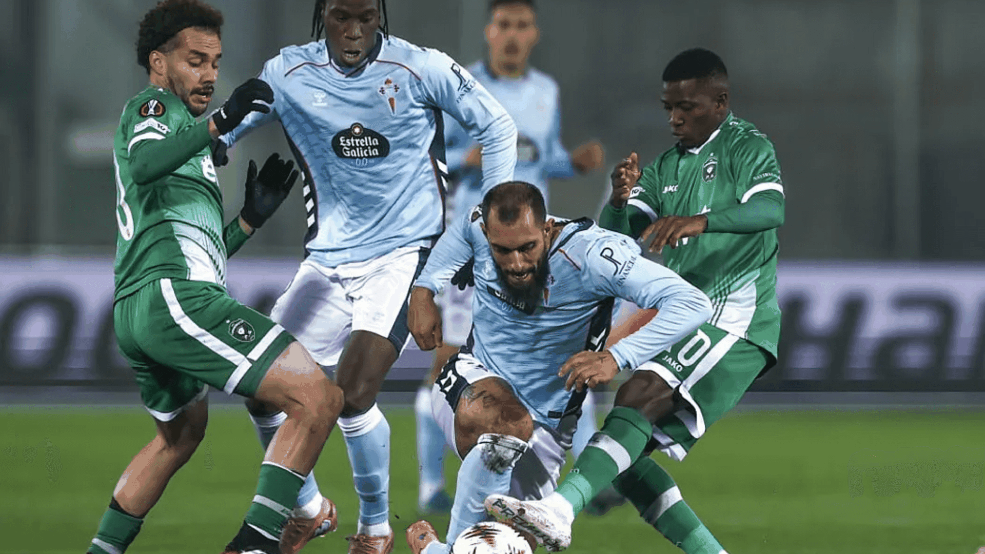 Borja Iglesias e Ilaix Moriba ante el Ludogorets