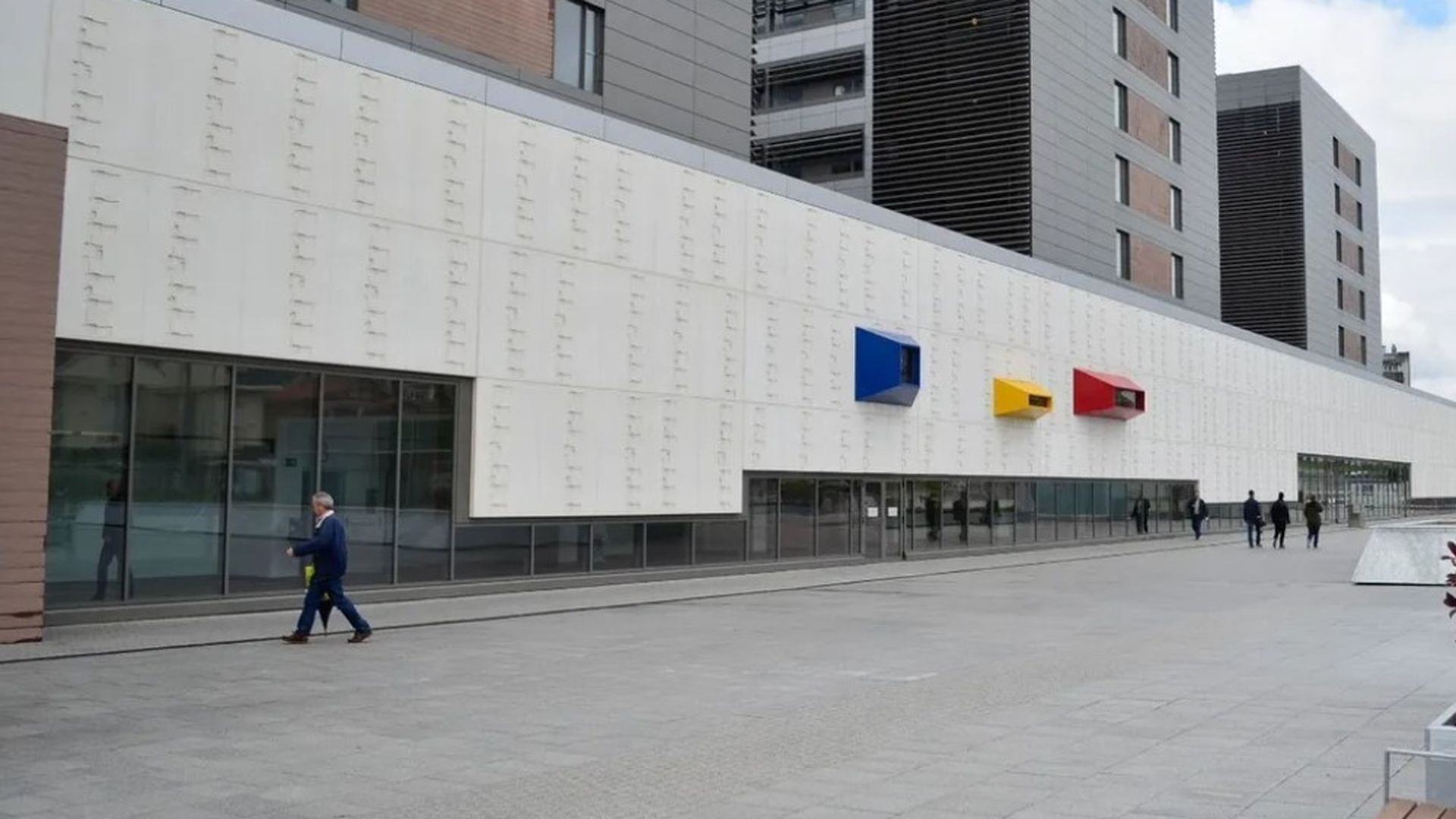 Condenado a 75 días de trabajos para la comunidad el hombre que abofeteó a una enfermera en Urgencias de Valdecilla