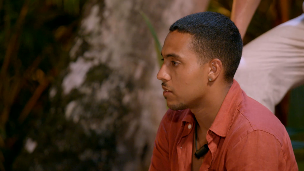 Gilbert, muy sorprendido al ver a Claudia caer en la tentación otra vez