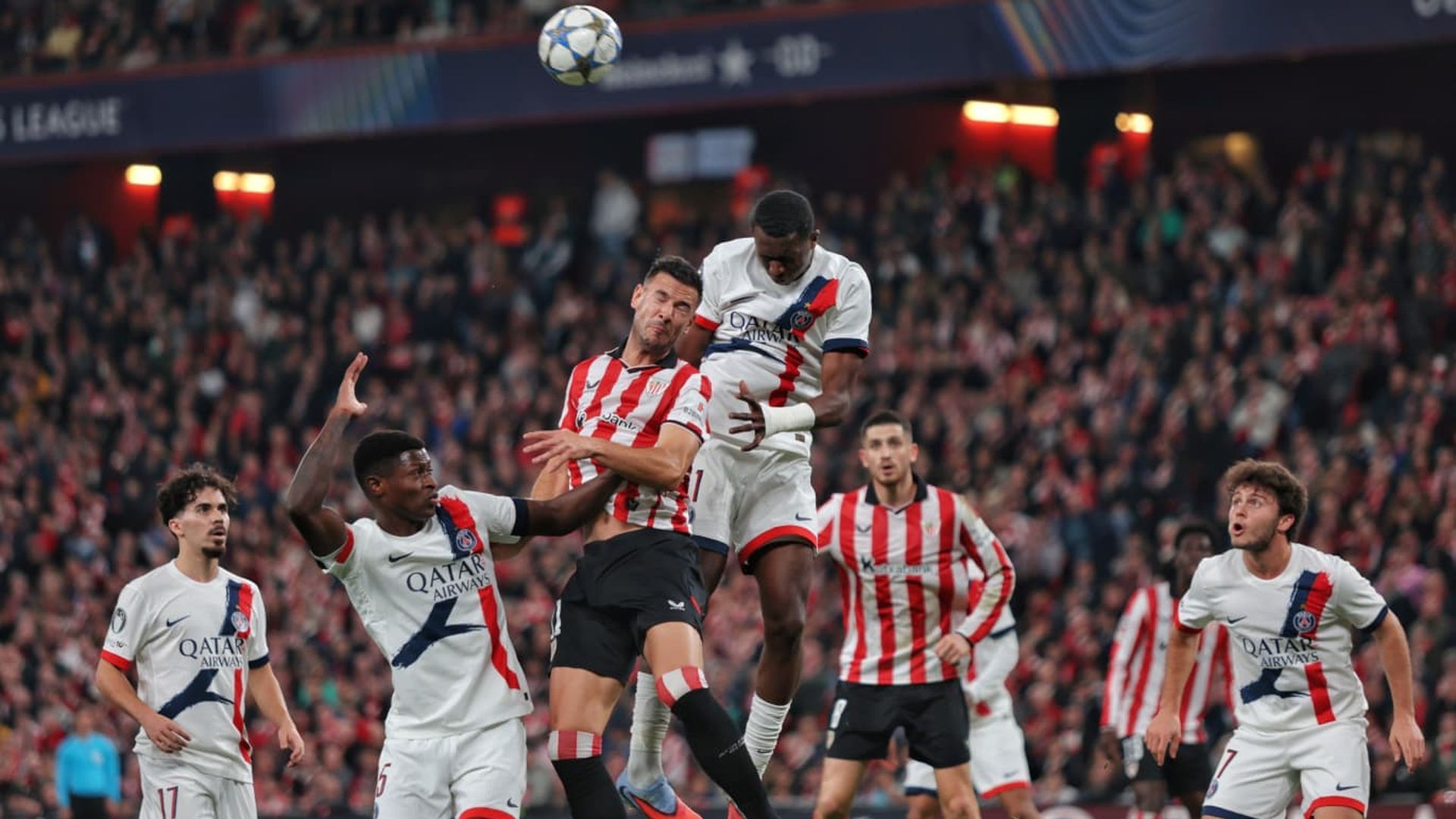 Gorka Guruzeta batalla en San Mamés ante el PSG en la UEFA Champions League Gorka Guruzeta batalla en San Mamés ante el PSG en la UEFA Champions League