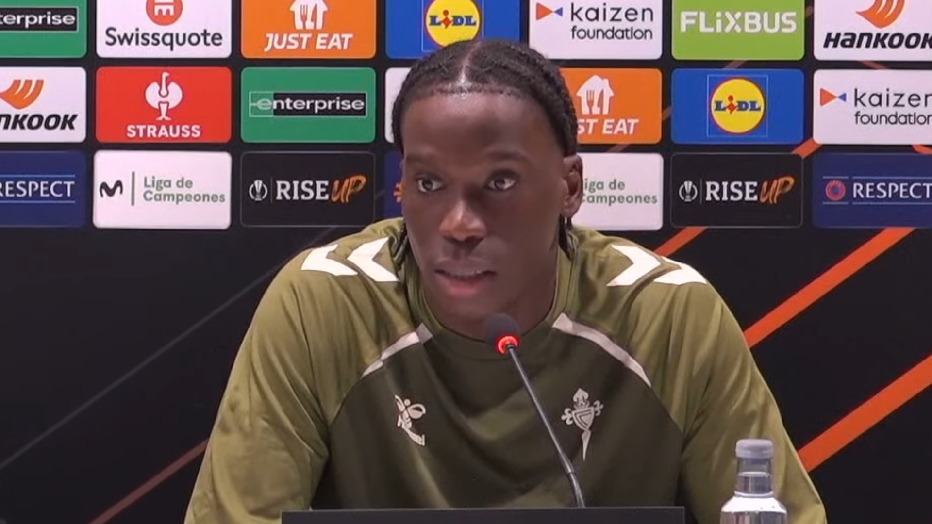 Ilaix Moriba en sala de prensa Ilaix Moriba en sala de prensa