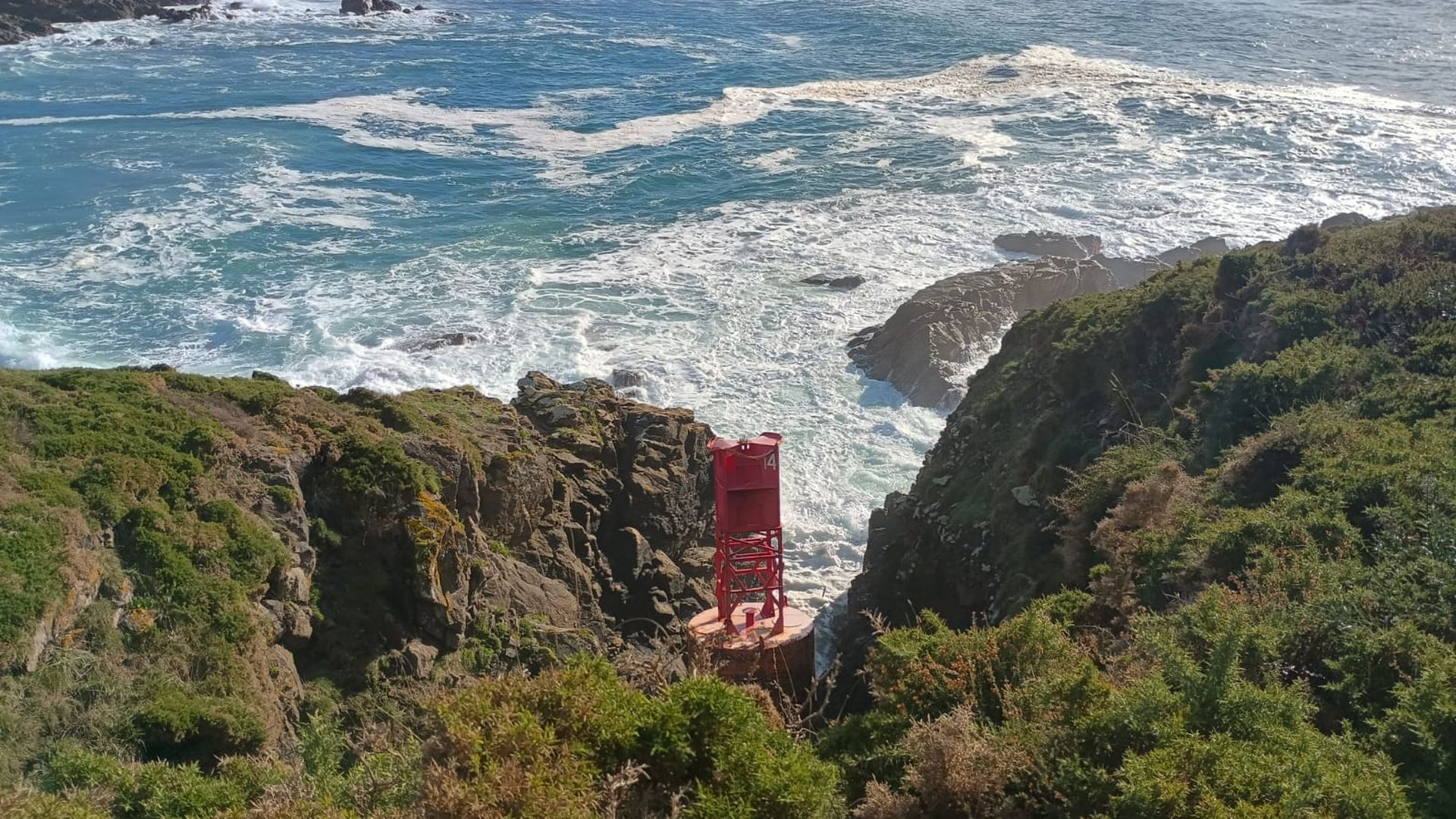 imagen-de-la-baliza-de-estados-unidos-que-ha-llegado-a-muxia-16-9-aspect-ratio-default-0_da39