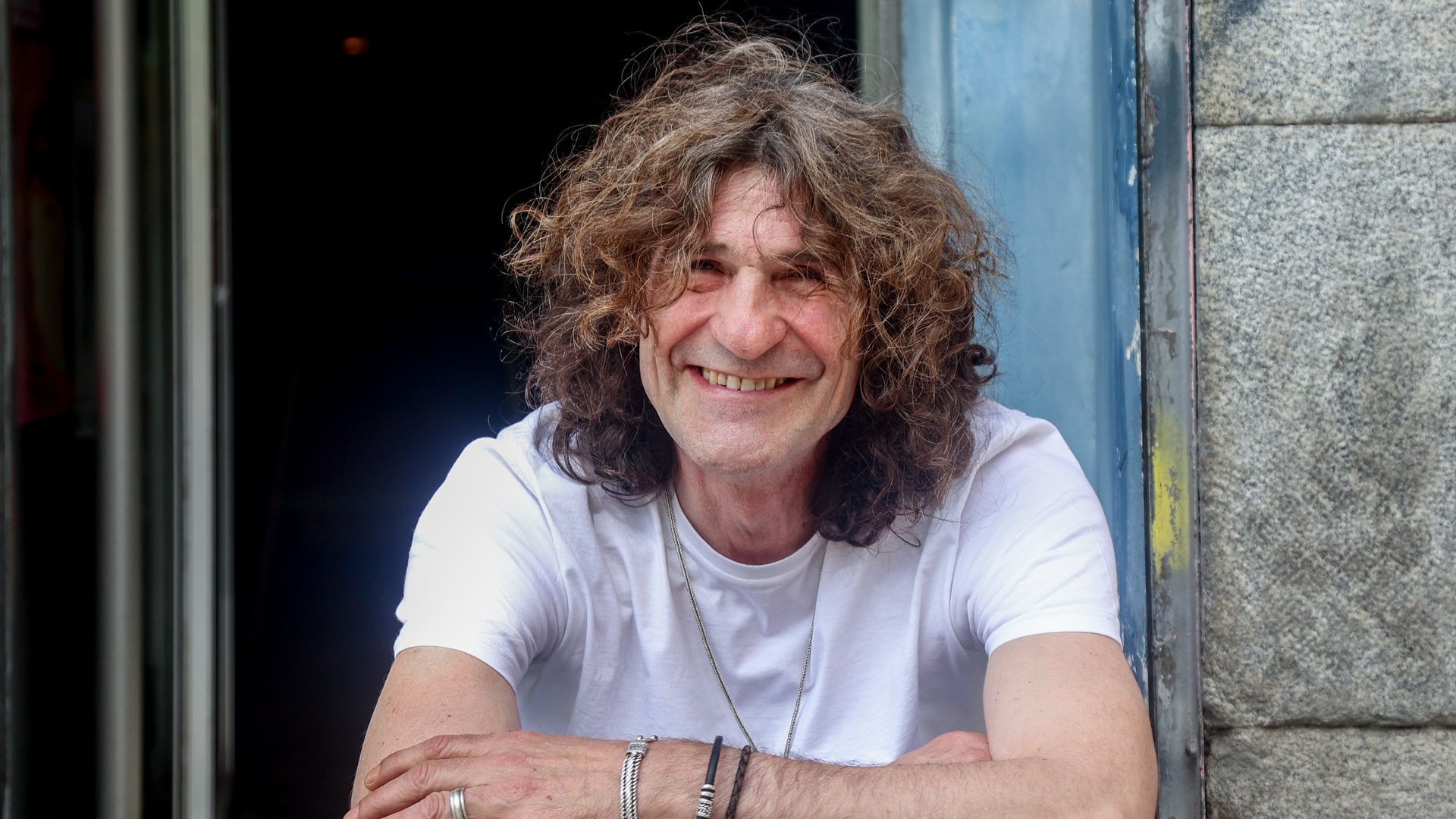 Iñaki Antón 'Uoho', mítico guitarrista de Extremoduro, hospitalizado tras la muerte de Robe Iniesta