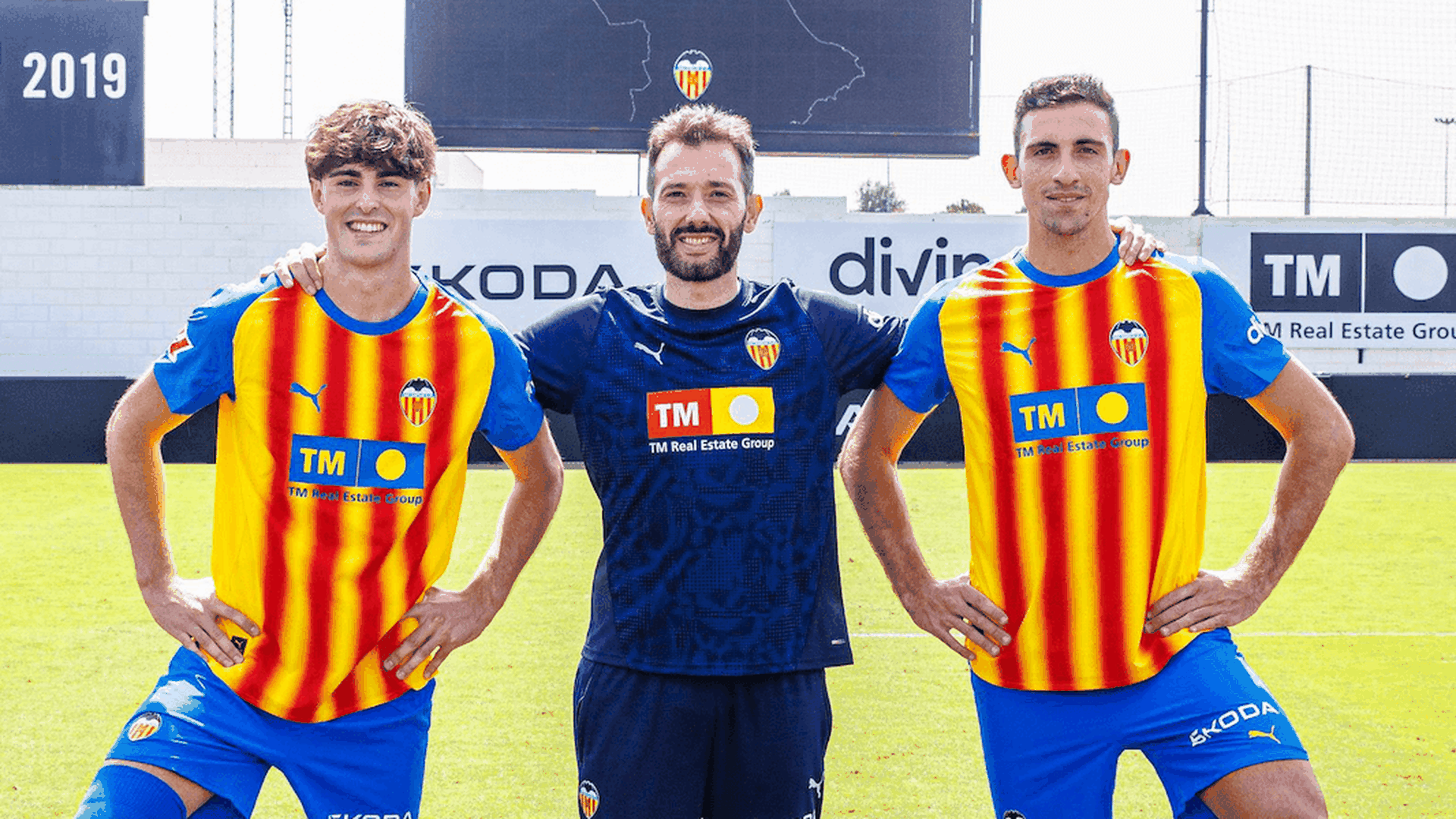 Javi Guerra y César Tárrega renuevan con el Valencia CF