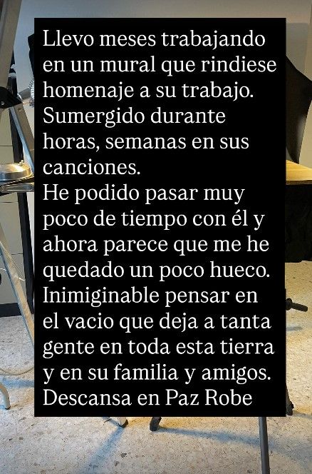 Jesús Mateos Brea, un artista de Plasencia, preparaba un mural para Robe Iniesta