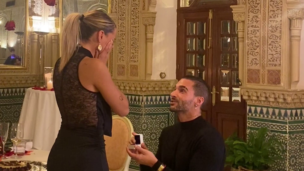 Las palabras con las que Edi Insua se ha arrodillado para pedirle matrimonio a Violeta Crespo, en primicia