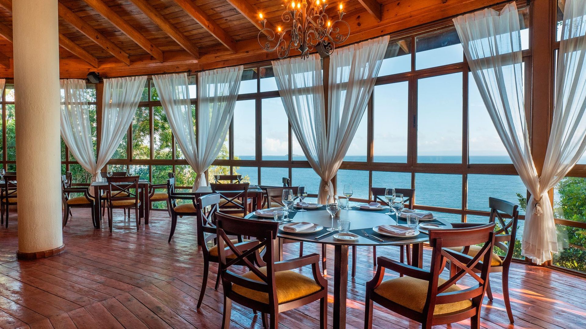 Restaurantes y bares del resort