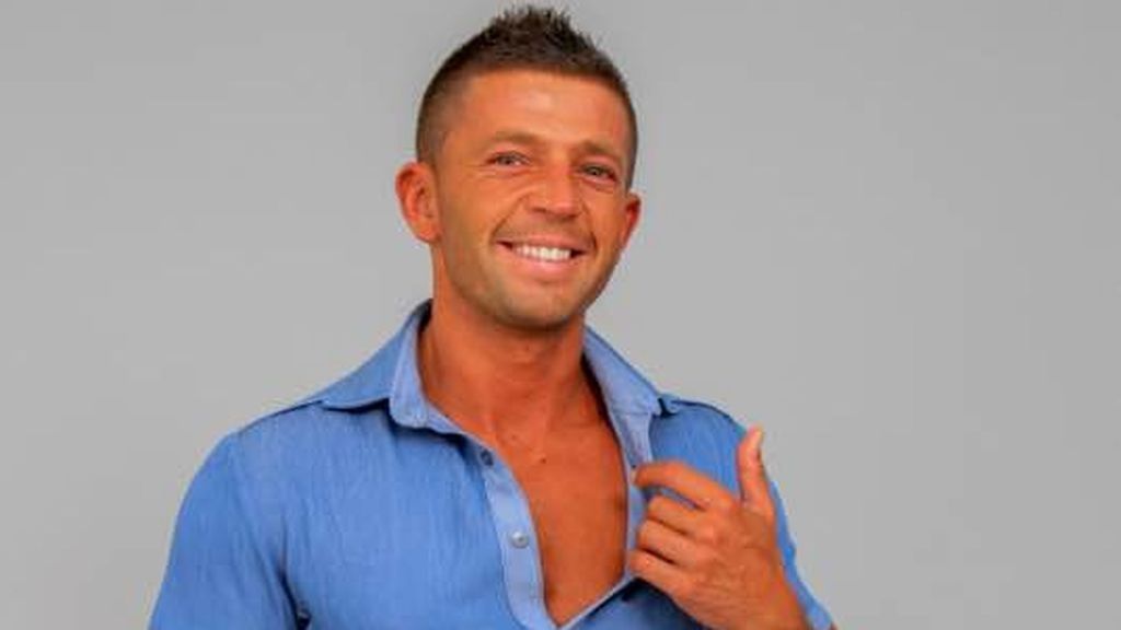 Ricardo Esteves es “el cura sexy” de Portugal y de medio mundo