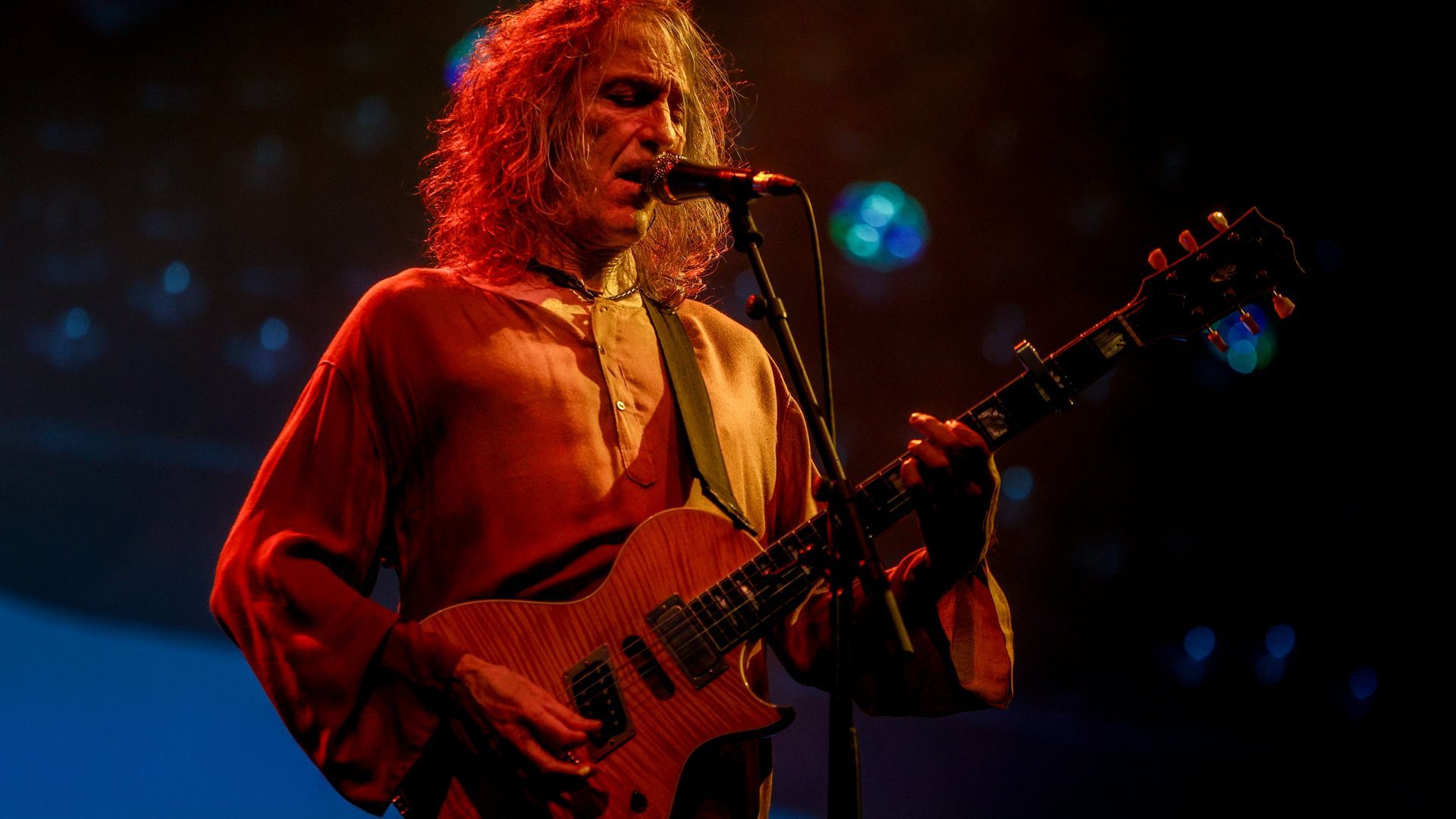 Robe Iniesta en uno de sus últimos conciertos